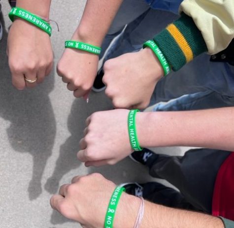 Students wear No Stress Mental Health Awareness wristbands to promote the destigmatization of mental health discussion. The wristbands were distributed to students who participated in mental health awareness activities at the quad during the week of May 15.