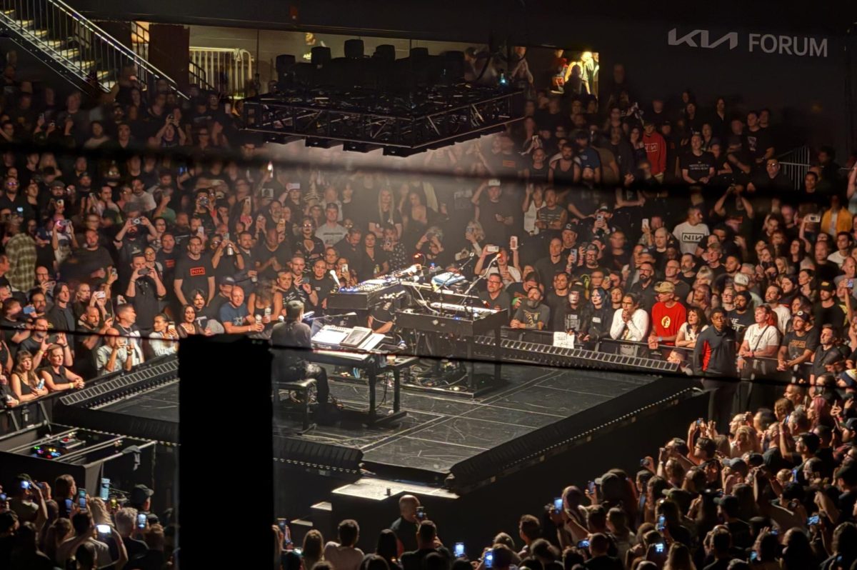 Trent Reznor opens the show alone with a piano, to introduce the instrumental “Right Where It Belongs” from 2005's album 'With Teeth'.
