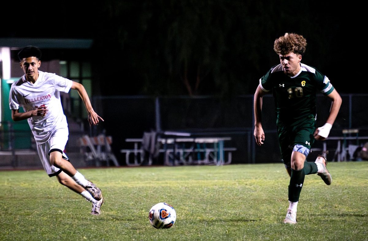 Midfielder Steven Donoso ('26) sprints downfield against Fullerton High School defenders during the opening round of CIF competition at Wildcat Stadium, Feb. 11. 