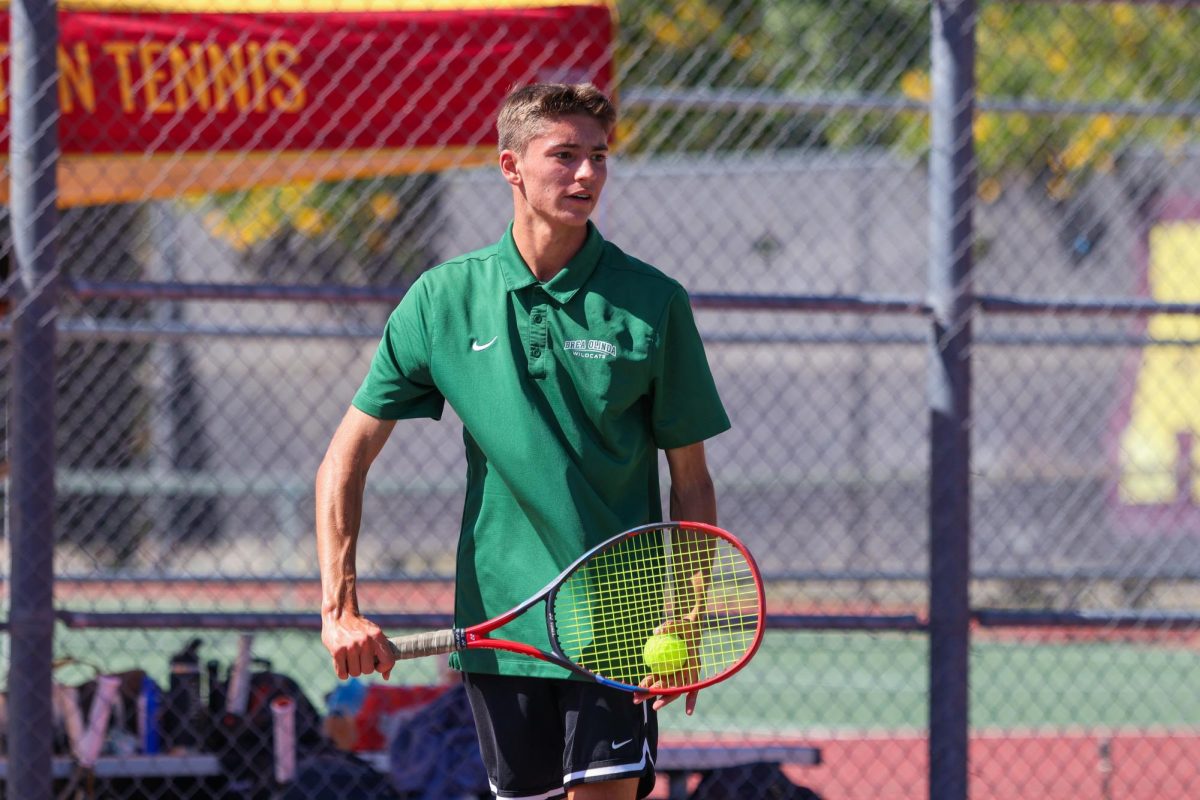 4 Blake Volkert ('27) prepares to serve.