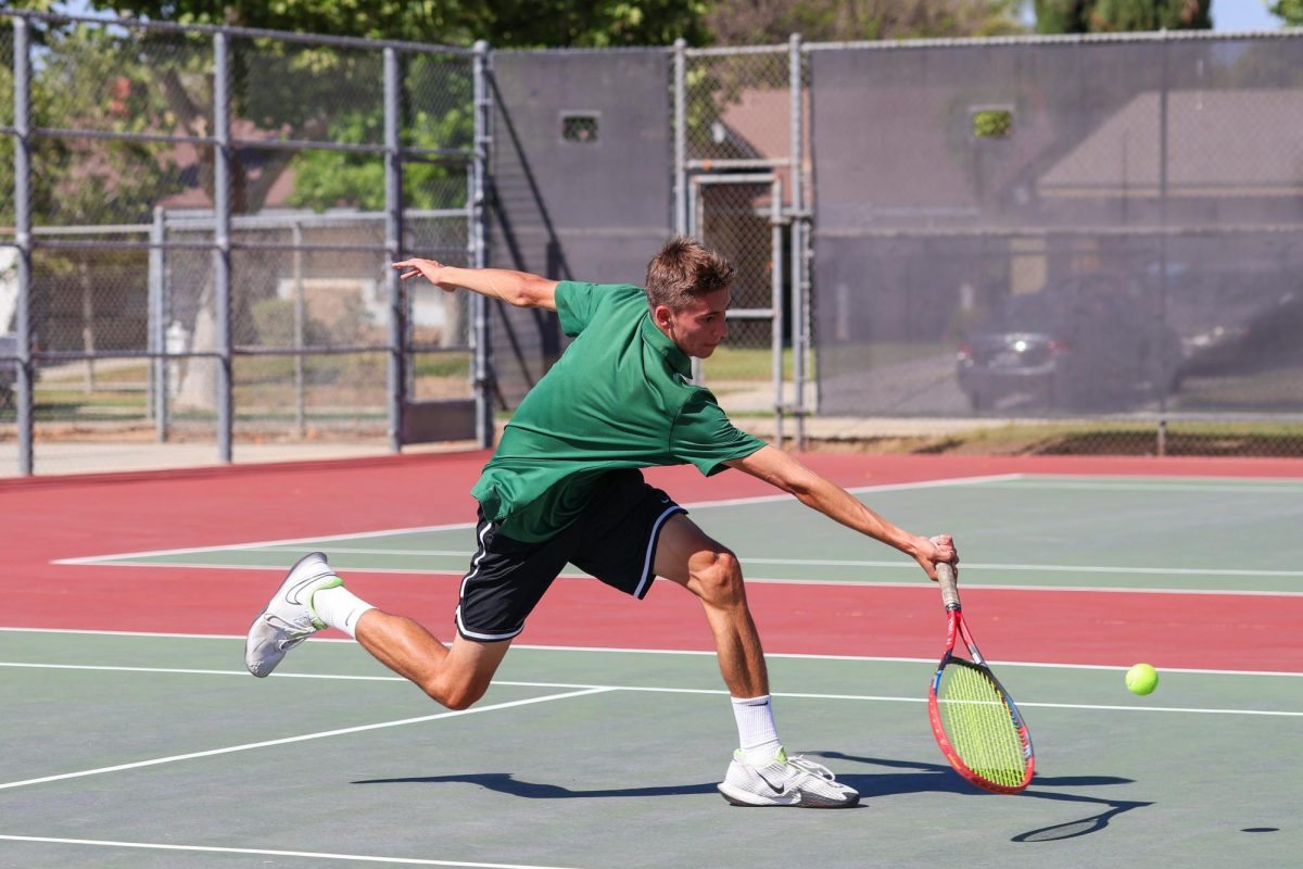 5 Blake Volkert ('27) dives for a short ball.